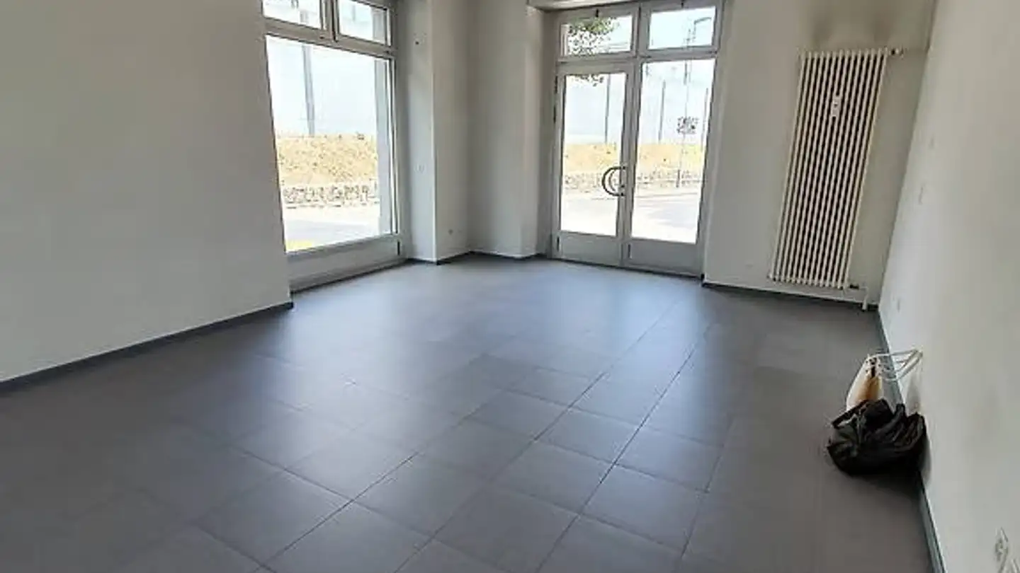 Commercial à louer - Via Francesco Borromini 2, 6830 Chiasso - Photo 2
