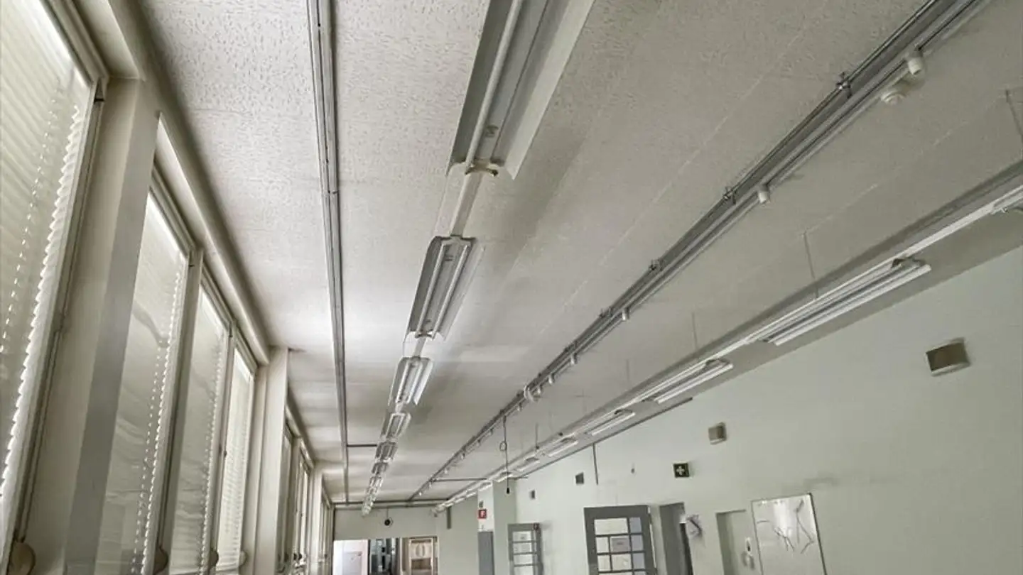 Commercial for rent - Rue Des Crêtets 5, 2300 La Chaux-de-Fonds