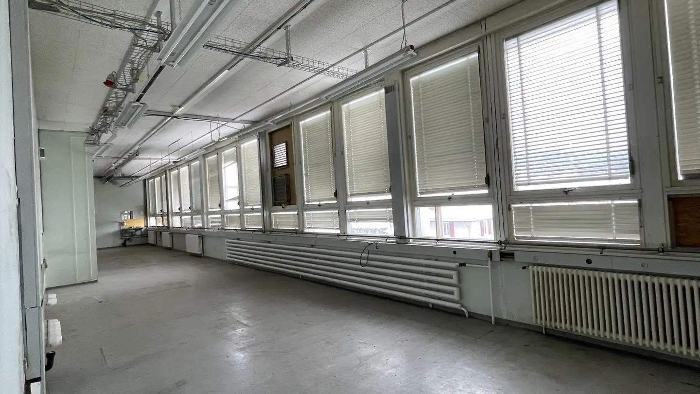 Commercial for rent - Rue Des Crêtets 5, 2300 La Chaux-de-Fonds - Photo 2