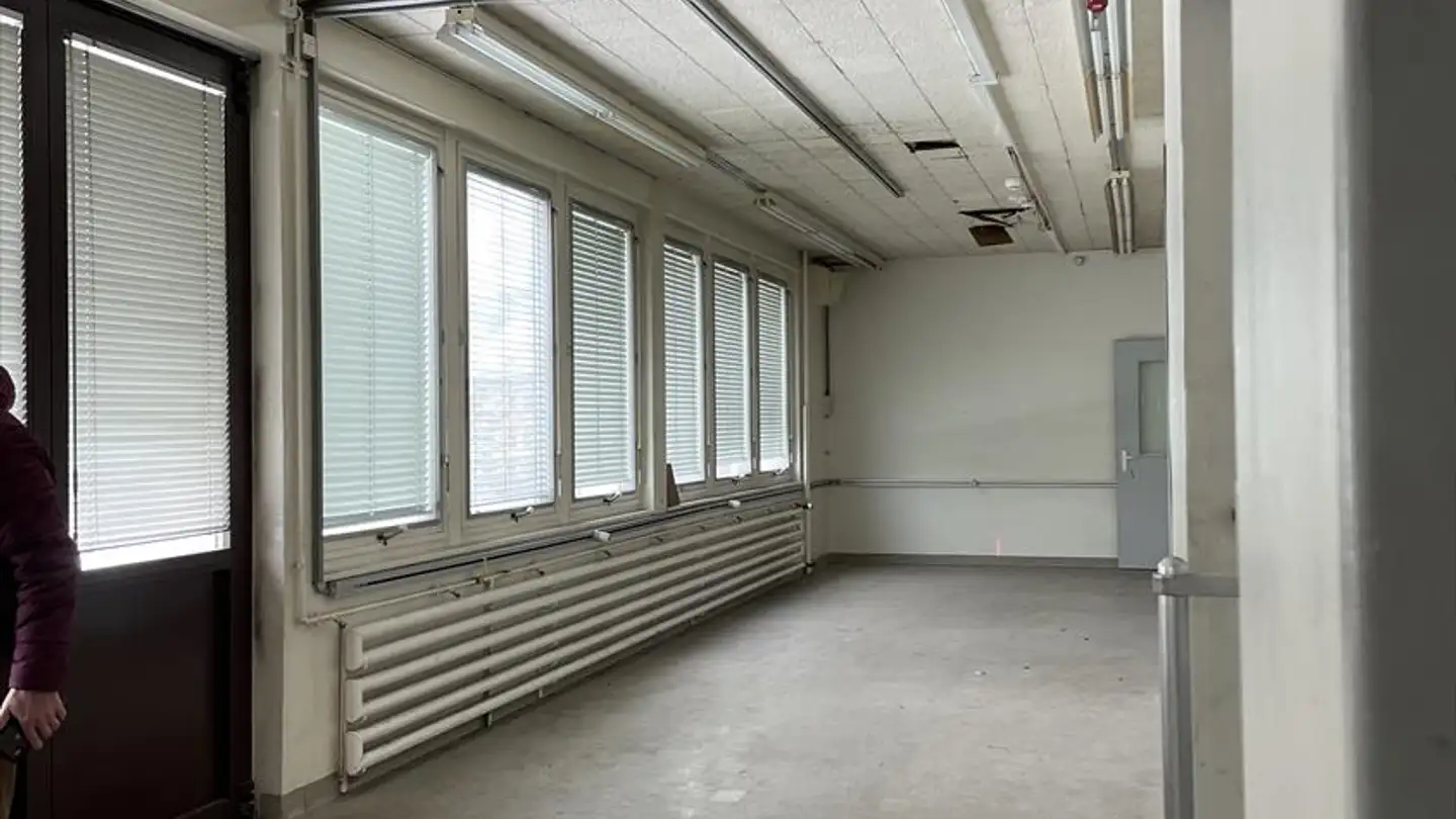 Commercial for rent - Rue Des Crêtets 5, 2300 La Chaux-de-Fonds - Photo 4