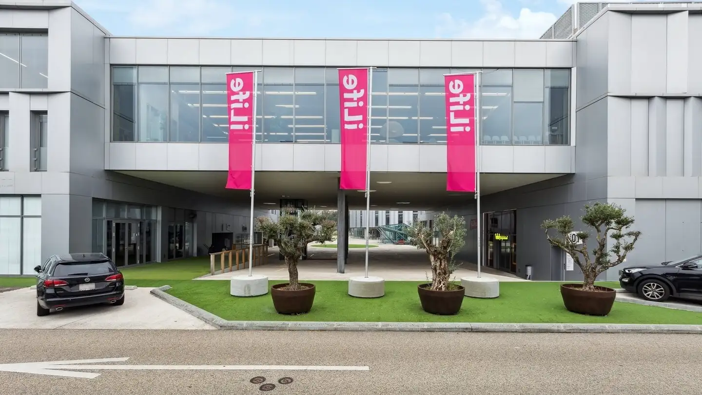 Mixed-use building for rent - Route Suisse 8a, 1163 Etoy