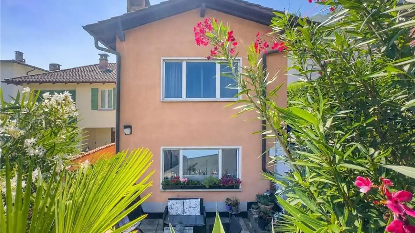 Residential building for sale - 6600 Locarno