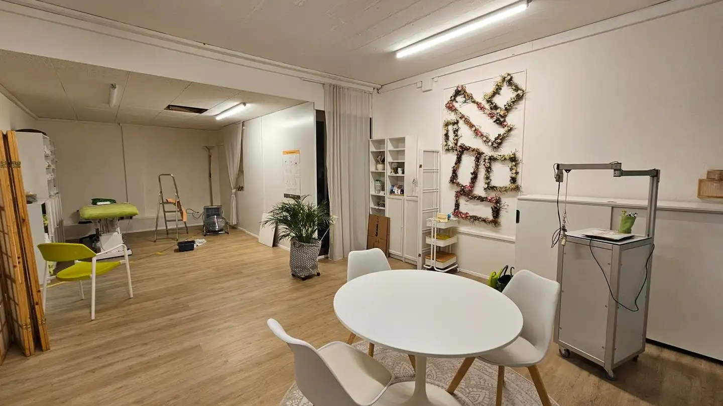 Commercial for rent - Obere Dorfstrasse 8, 5034 Suhr