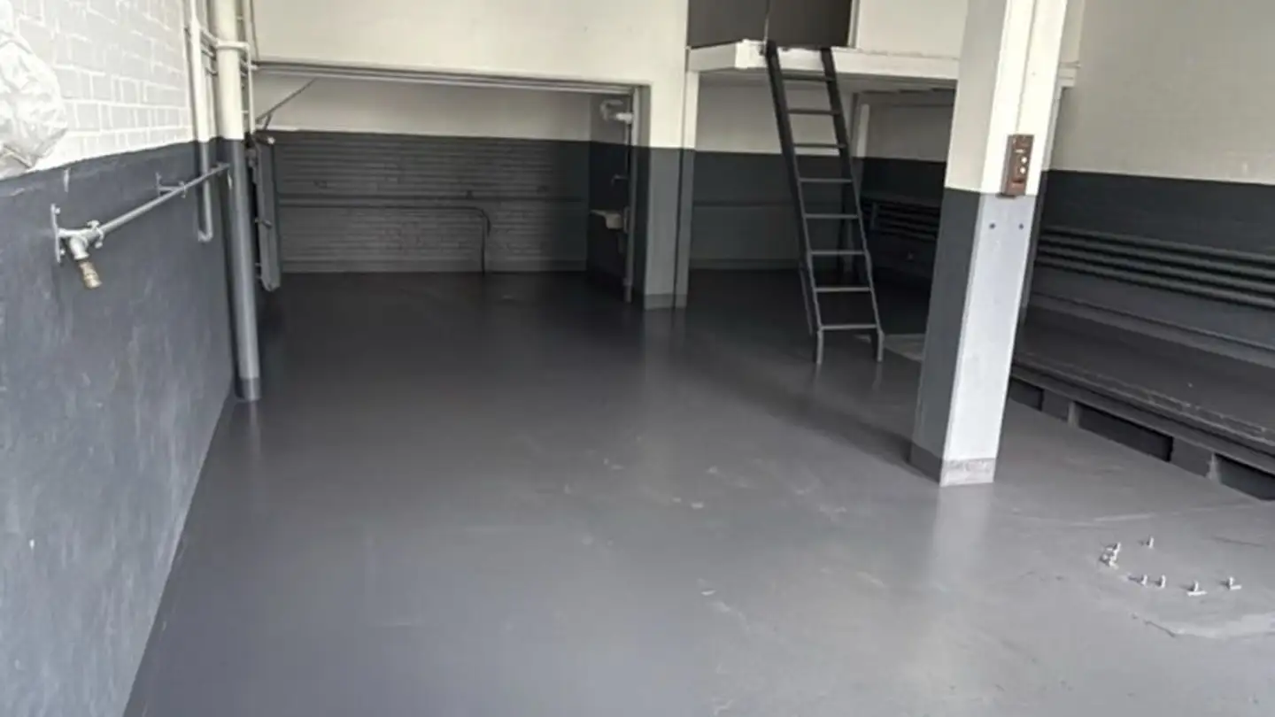 Commercial à louer - Wiesentalstrasse 2b, 8630 Rüti ZH