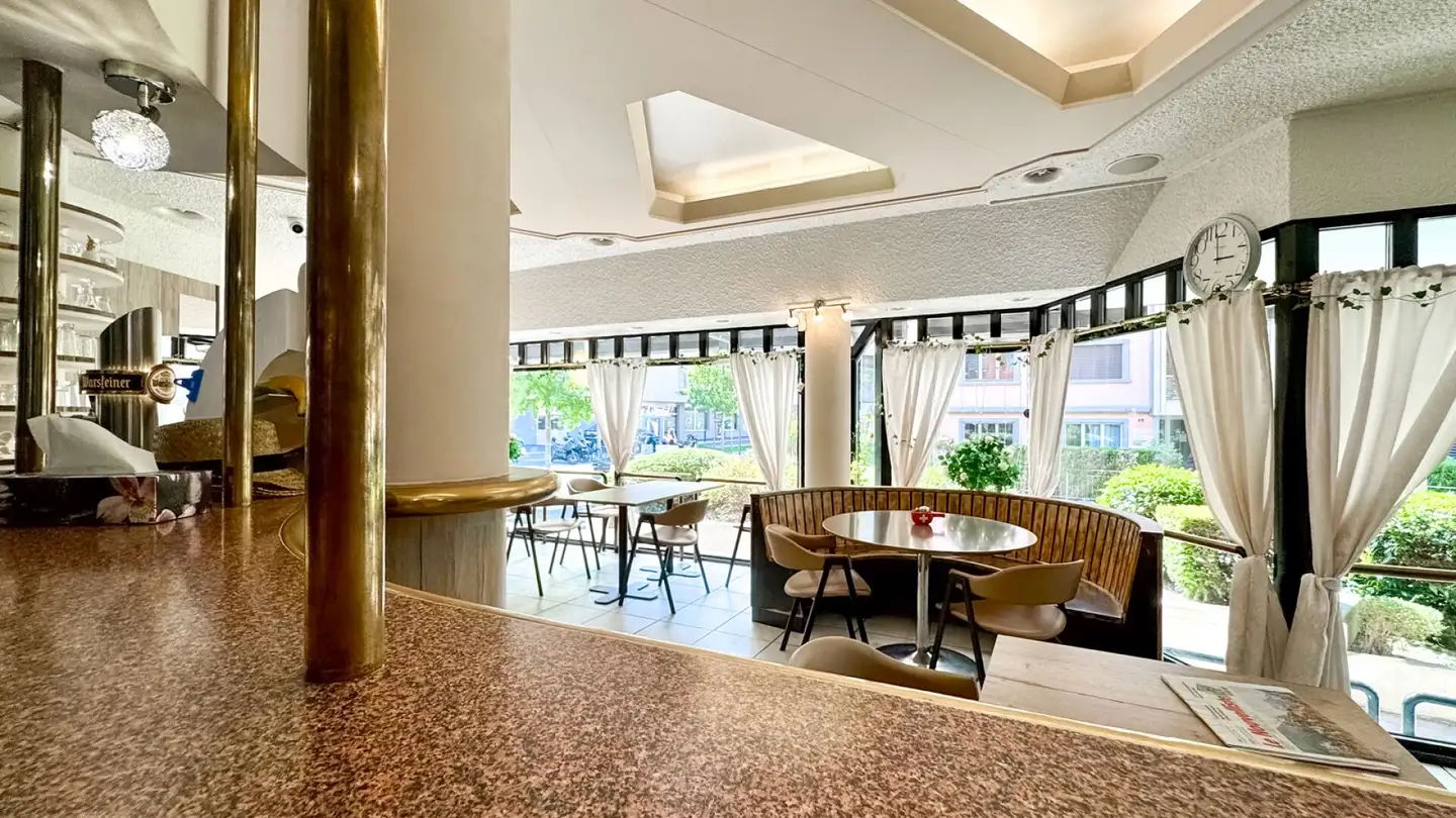 Bar for sale - 1870 Monthey