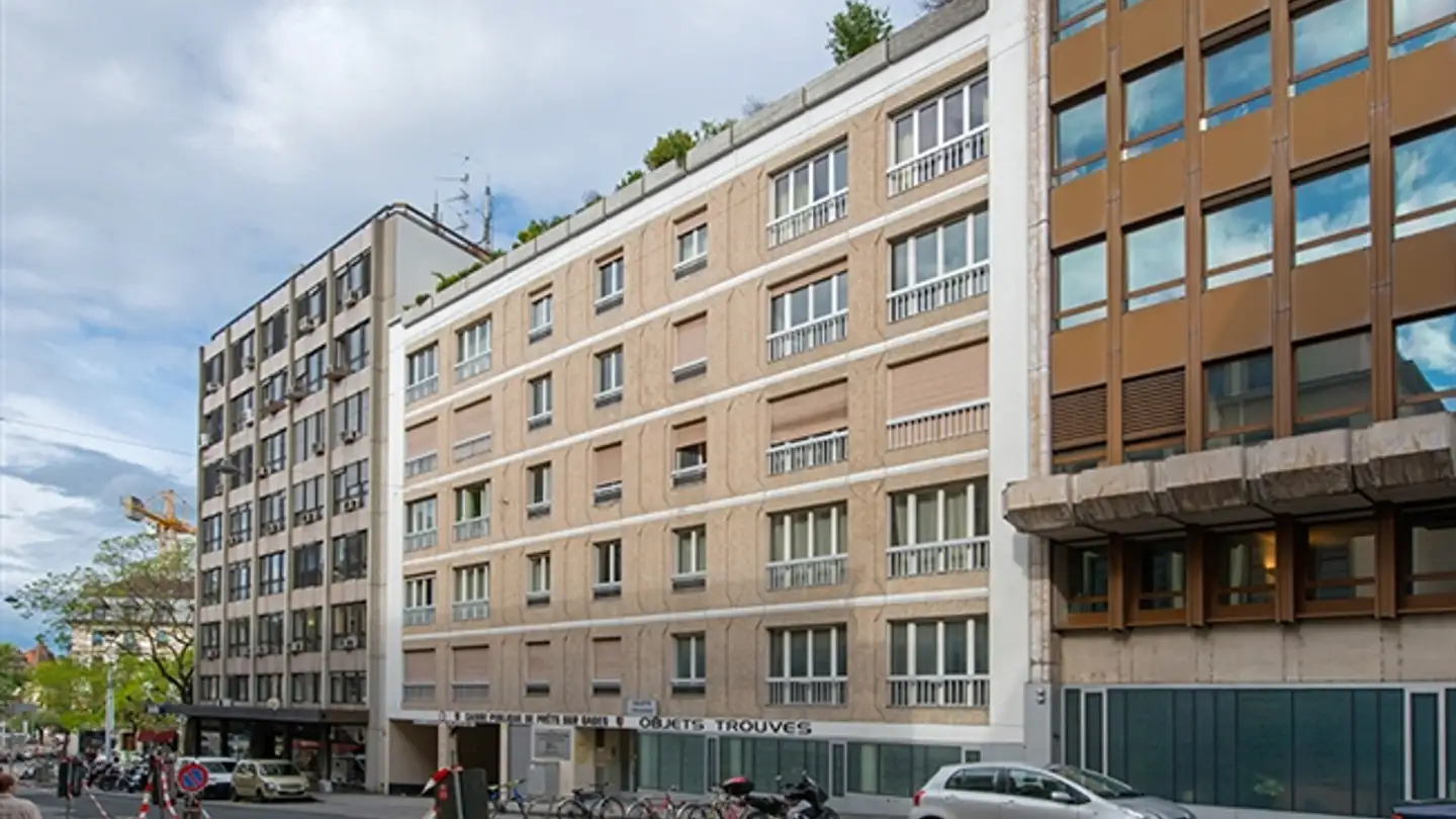 Outdoor parking space for rent - Rue Des Glacis-De-Rive 5, 1207 Genève
