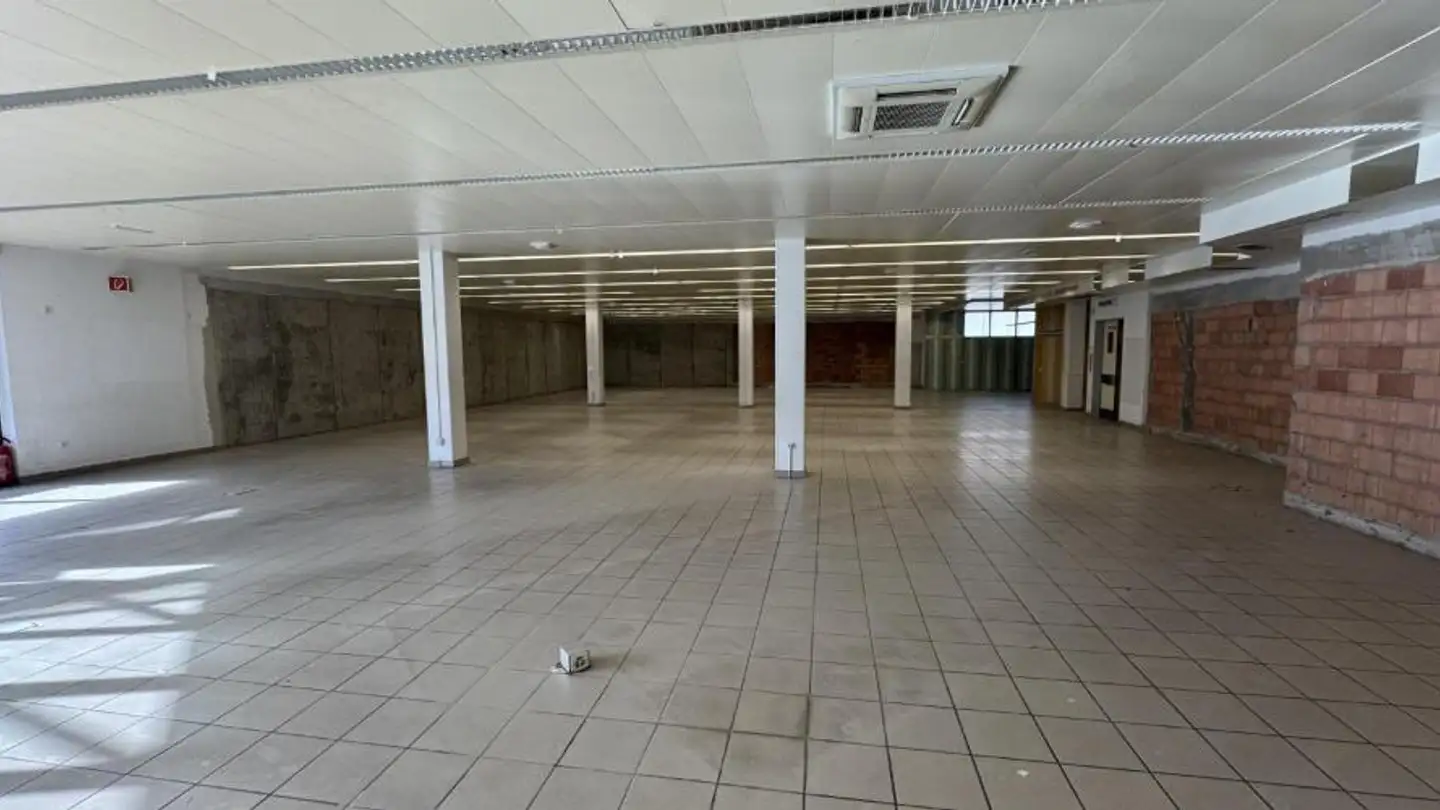 Gewerbe mieten - Rue du 23 Juin 40, 2822 Courroux