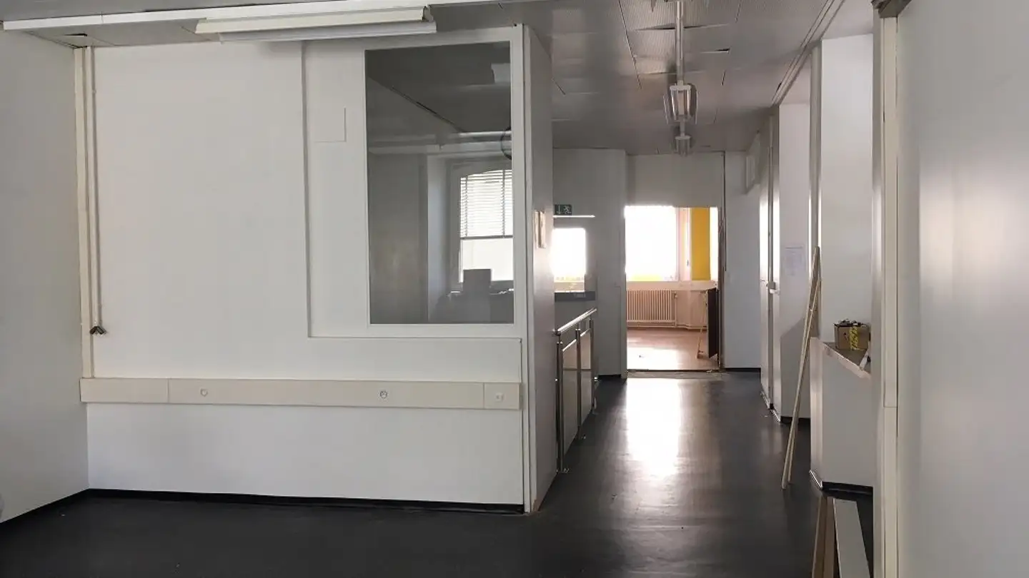 Commercial for rent - Rue Du Doubs 83, 2300 La Chaux-de-Fonds