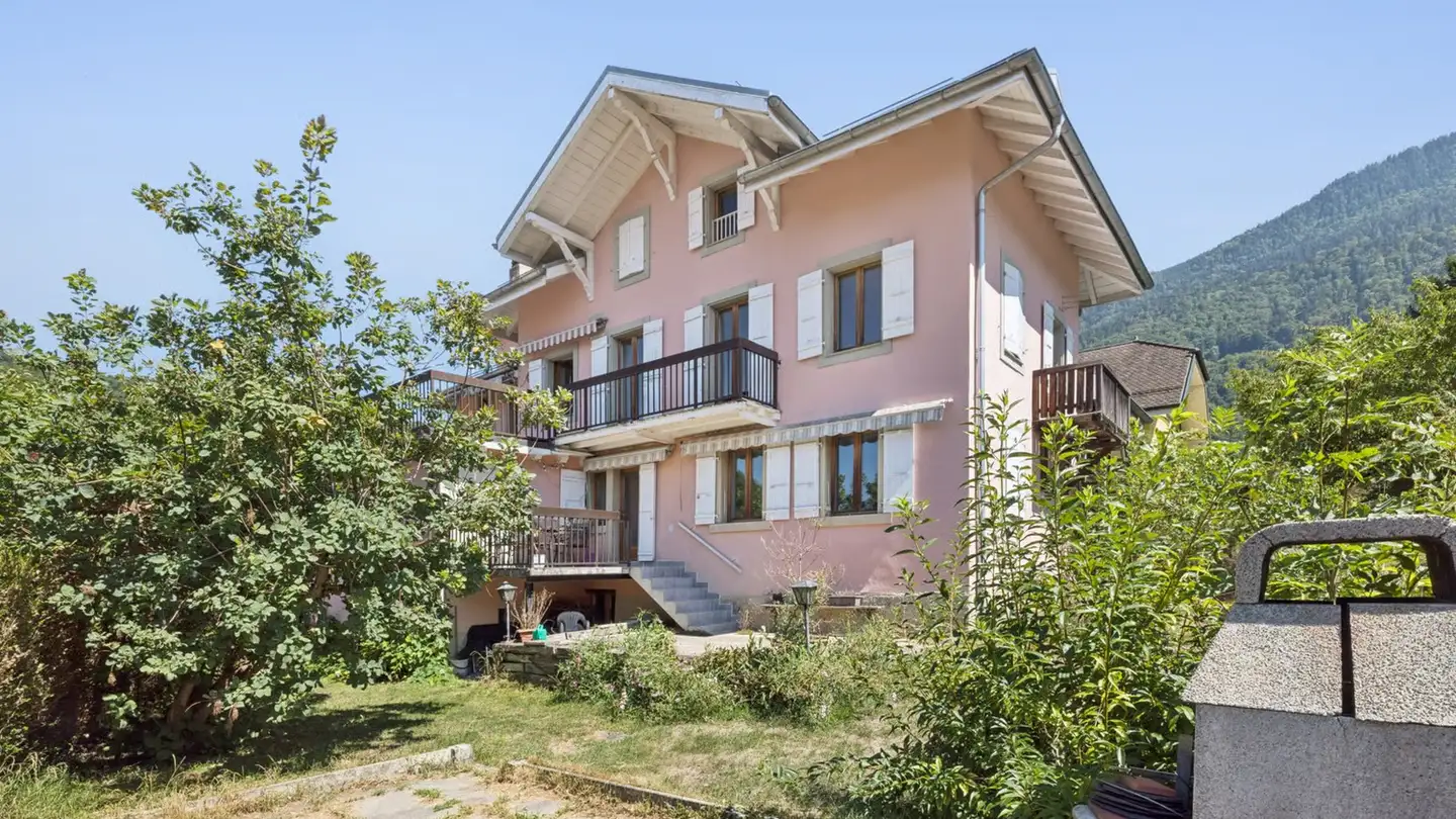 Mixed-use building for sale - 1880 Bex
