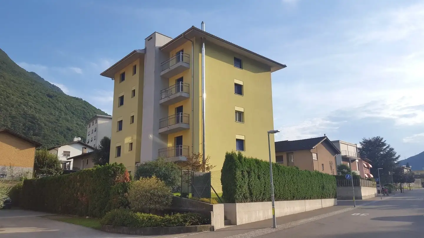 Apartment for rent - Viale Moesa 48, 6517 Arbedo - Photo 2