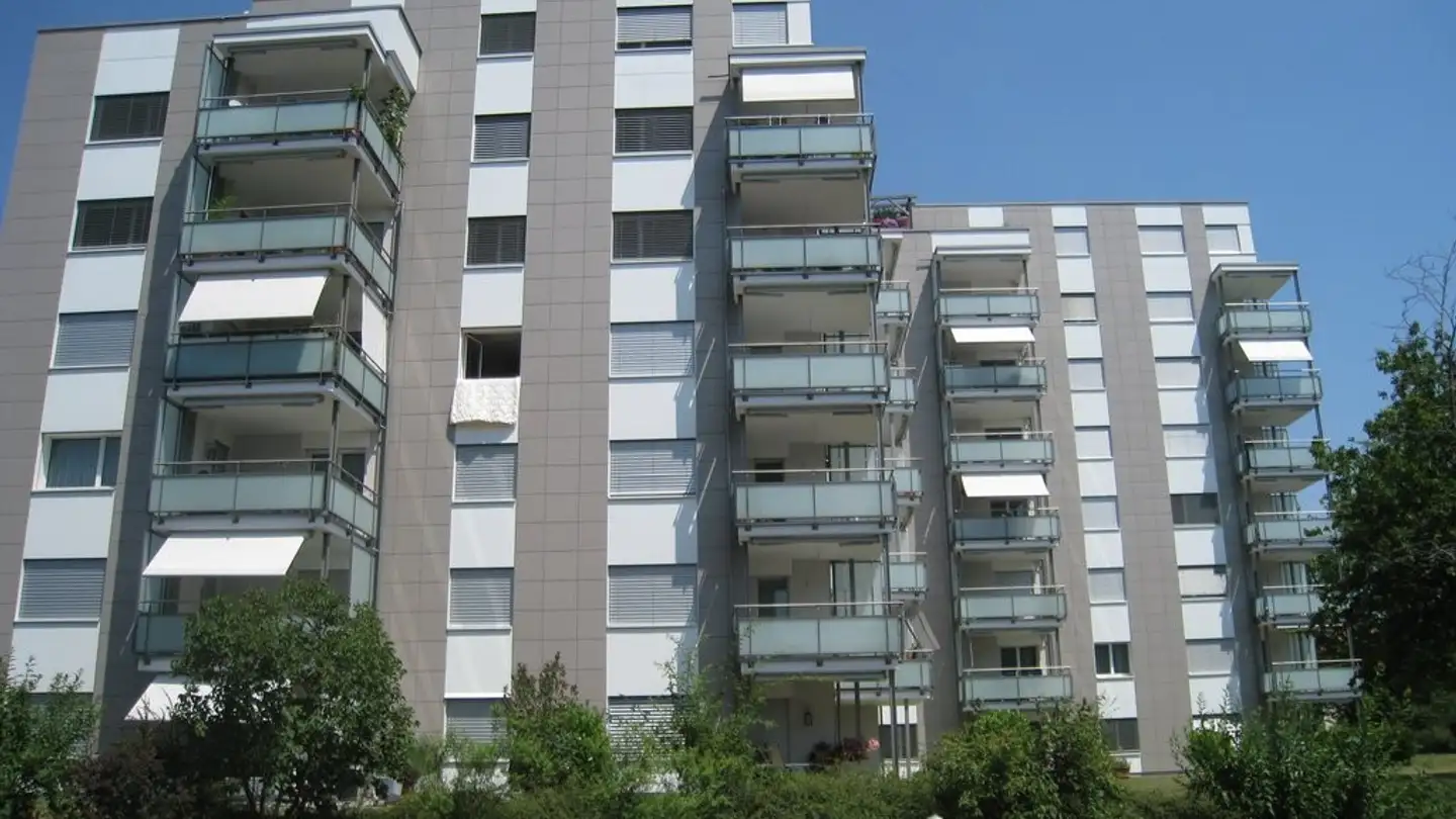 Überdachter Motorradparkplatz mieten - Auenring 14, 8303 Bassersdorf