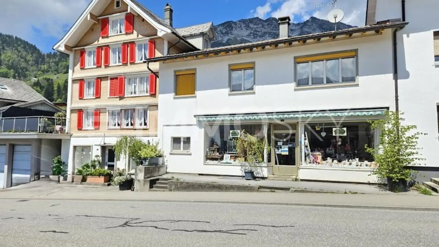 Mehrfamilienhaus kaufen - 8873 Amden