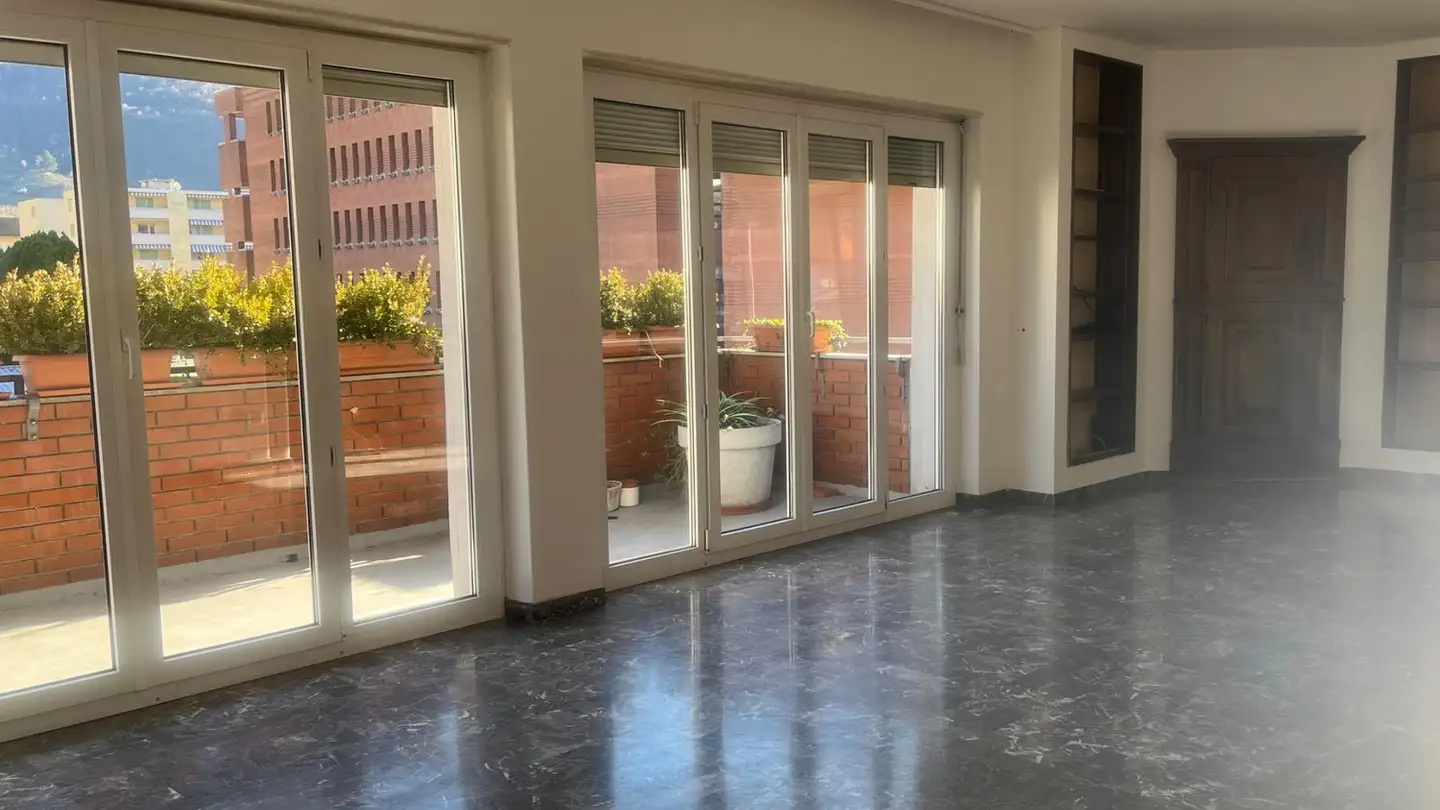 Apartment for rent - Viale Stefano Franscini 43, 6500 Bellinzona - Photo 2