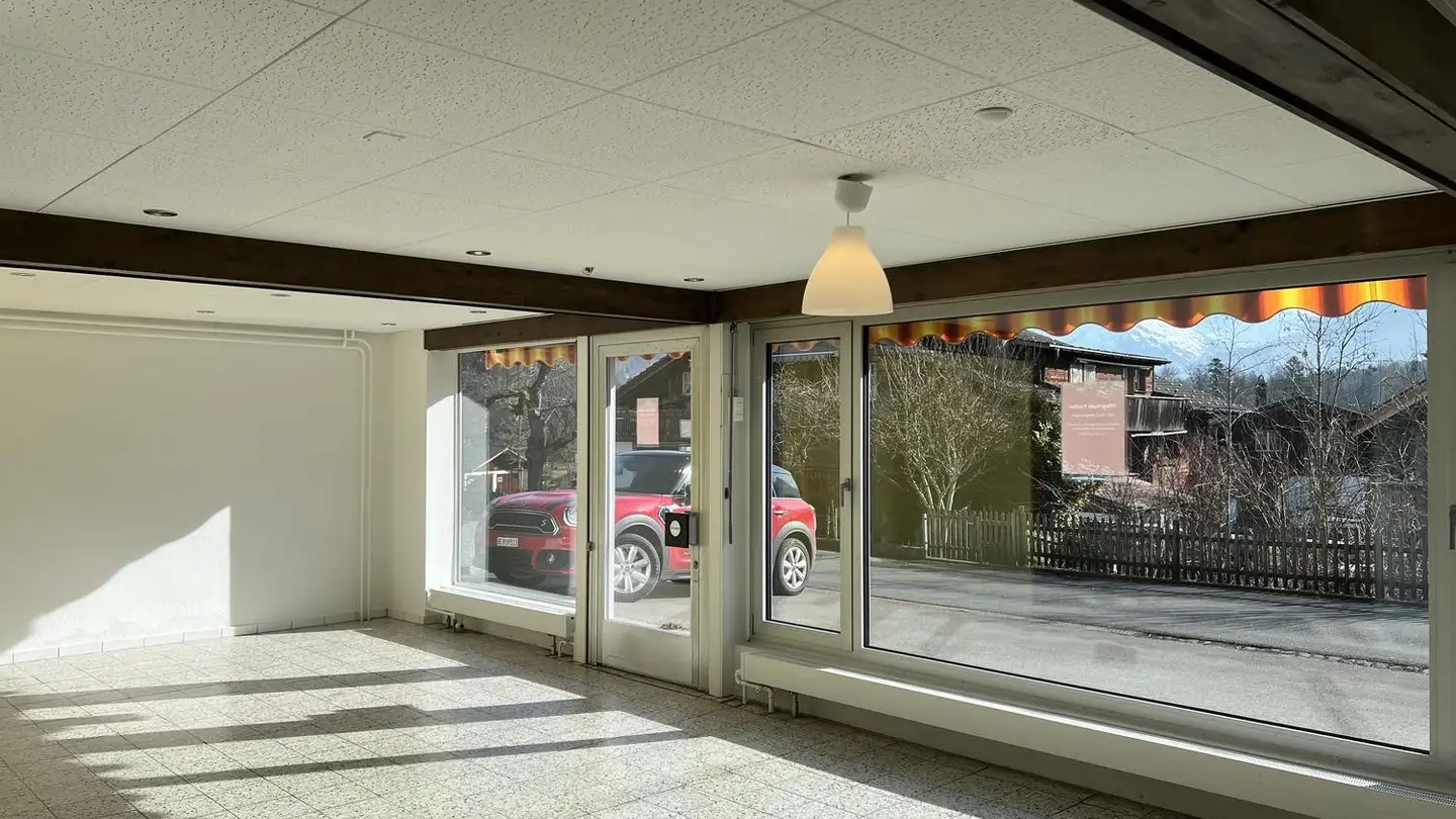 Commercial à louer - Scheidweg 6, 3858 Hofstetten b. Brienz