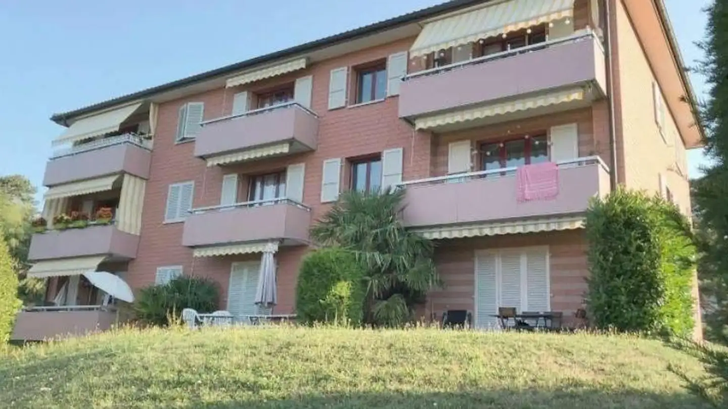 Outdoor parking space for rent - Avenue du Major-Davel 44A, 1800 Vevey