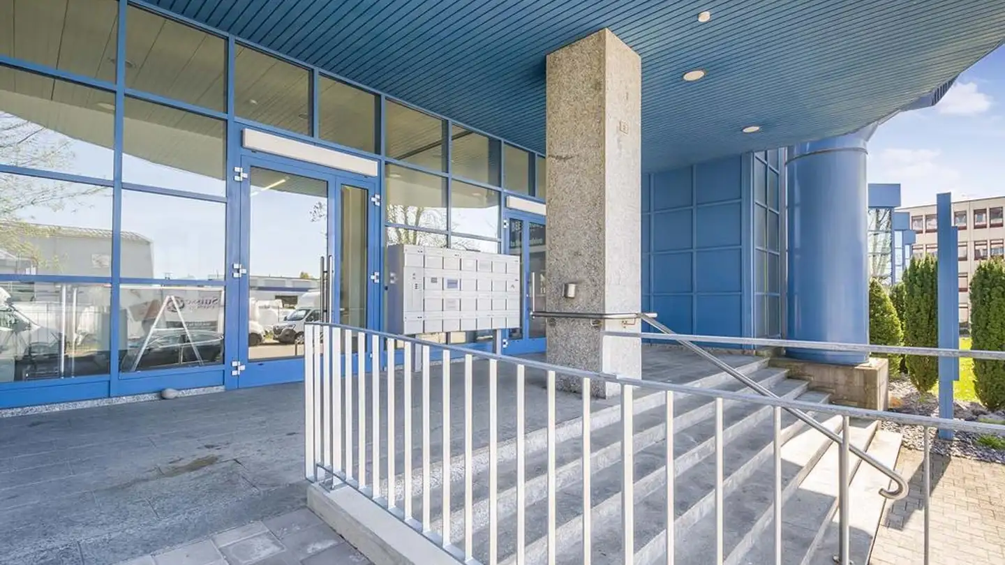 Bürofläche mieten - Chriesbaumstrasse 2, 8604 Volketswil - Foto 2