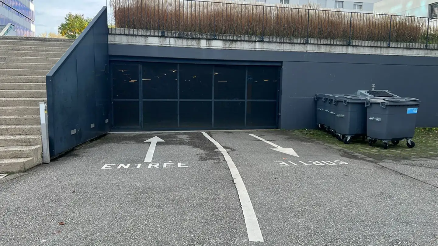 Place de parking extérieure à louer - Route De L'etraz, 1267 Vich - Photo 3