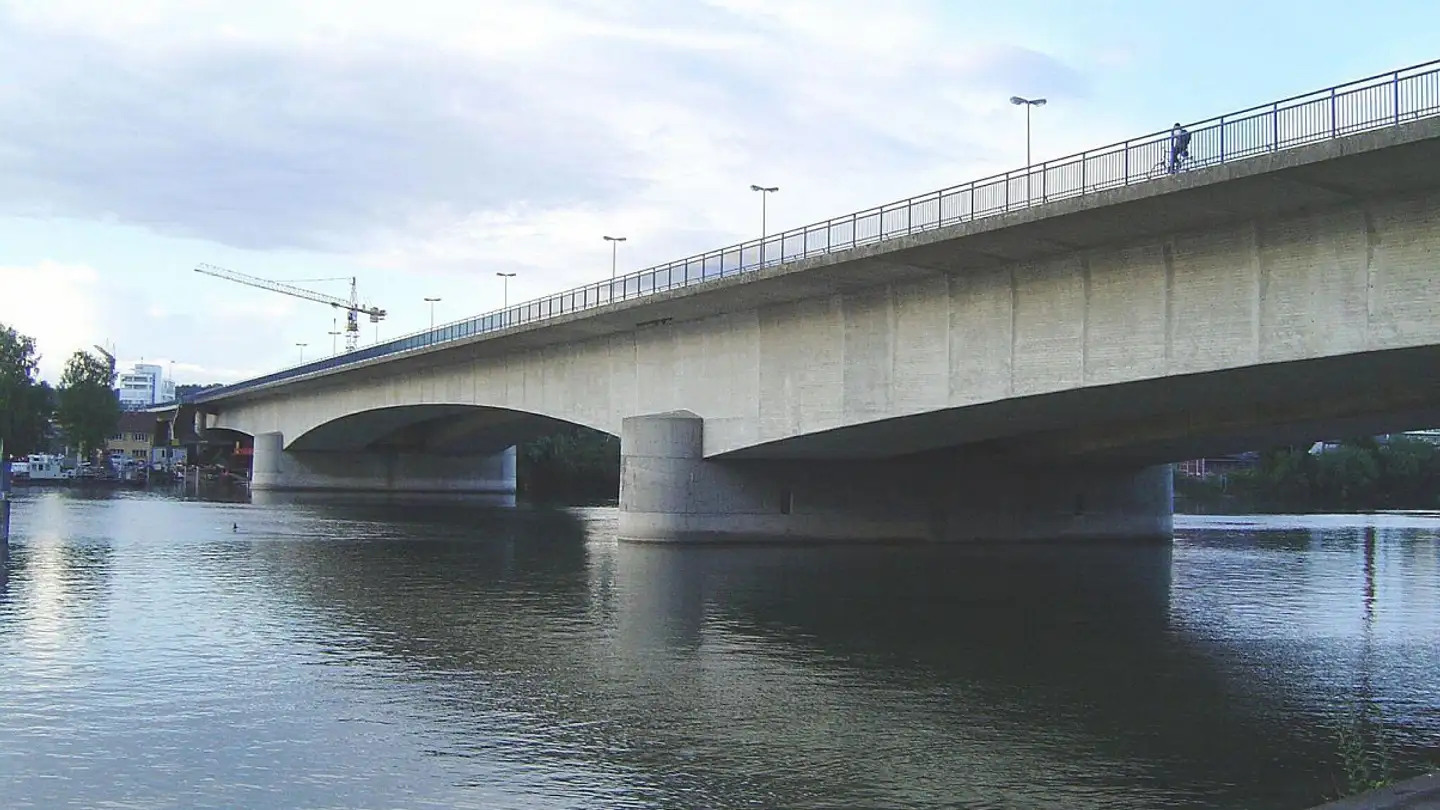Tiefgaragenstellplatz mieten - Unterer Rheinweg 62, 4057 Basel