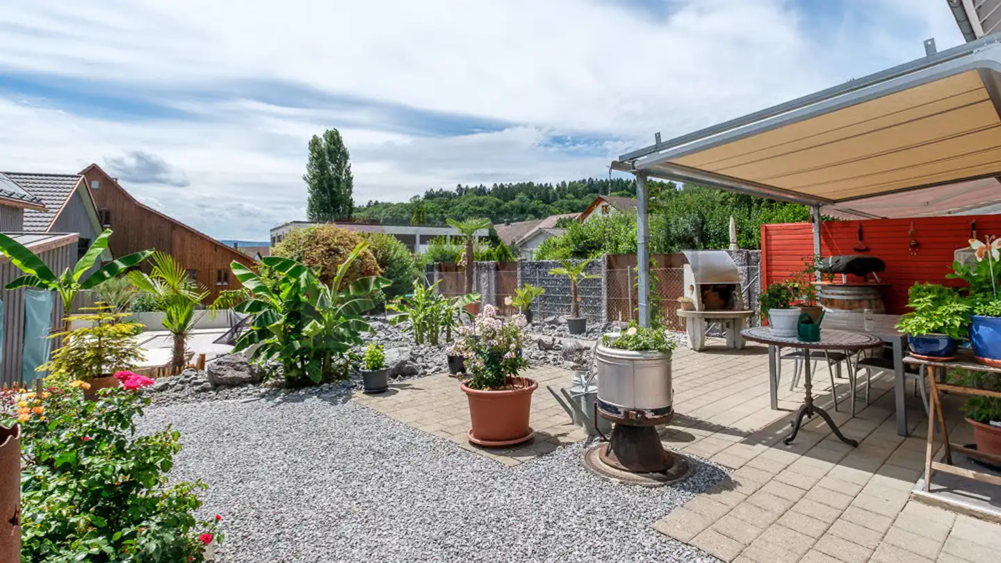 Row house for sale - 8193 Eglisau
