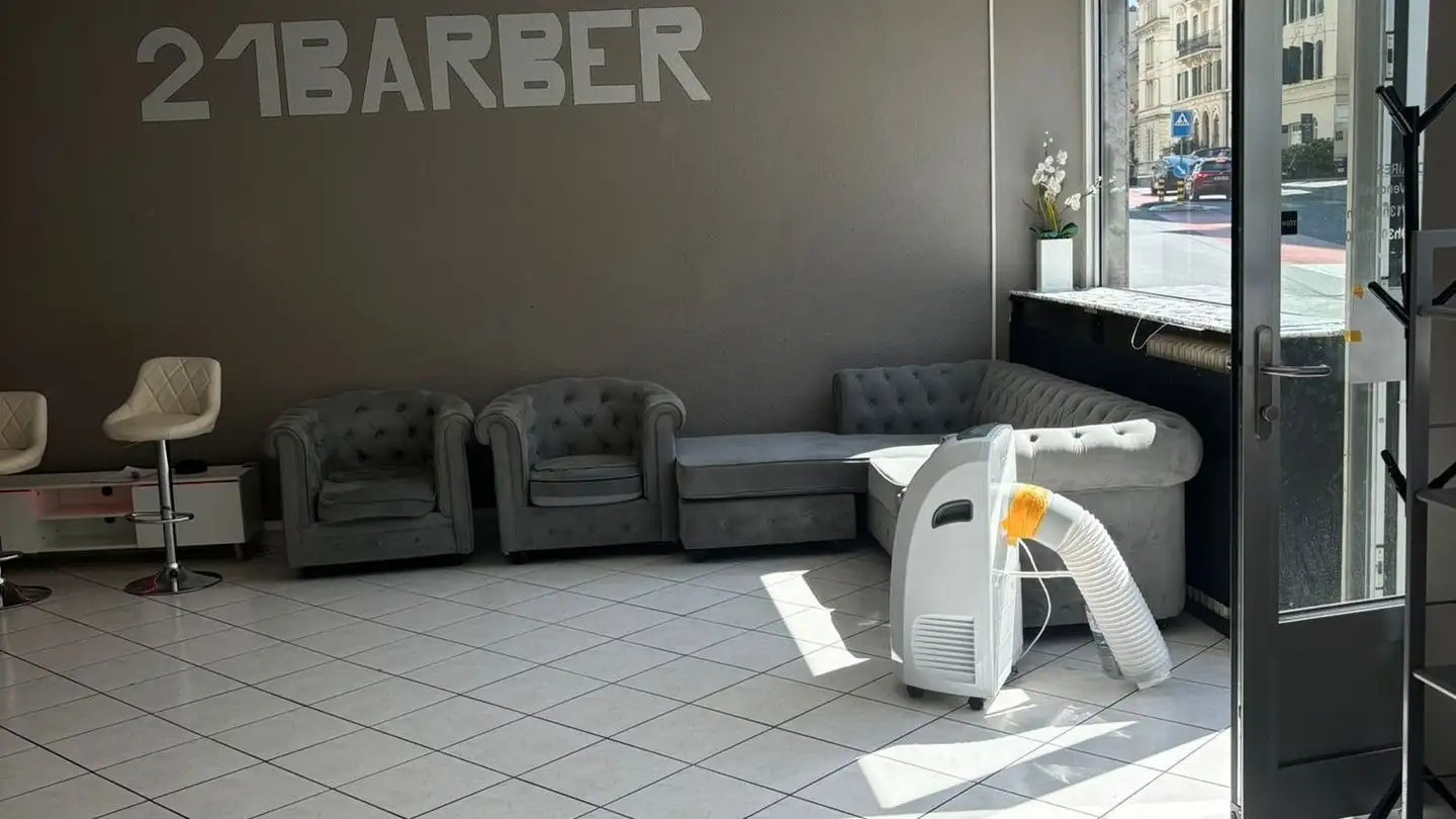 Parrucchiere in affitto - Avenue De Chillon, 1820 Veytaux - Photo 2