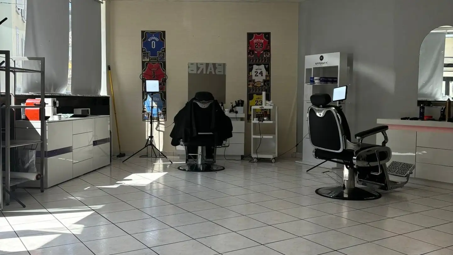 Parrucchiere in affitto - Avenue De Chillon, 1820 Veytaux - Photo 4