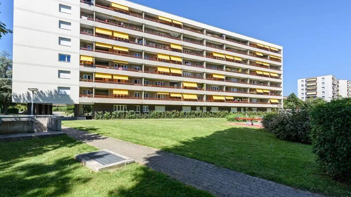 Covered parking space for rent - Chemin D'eysins 60, 1260 Nyon