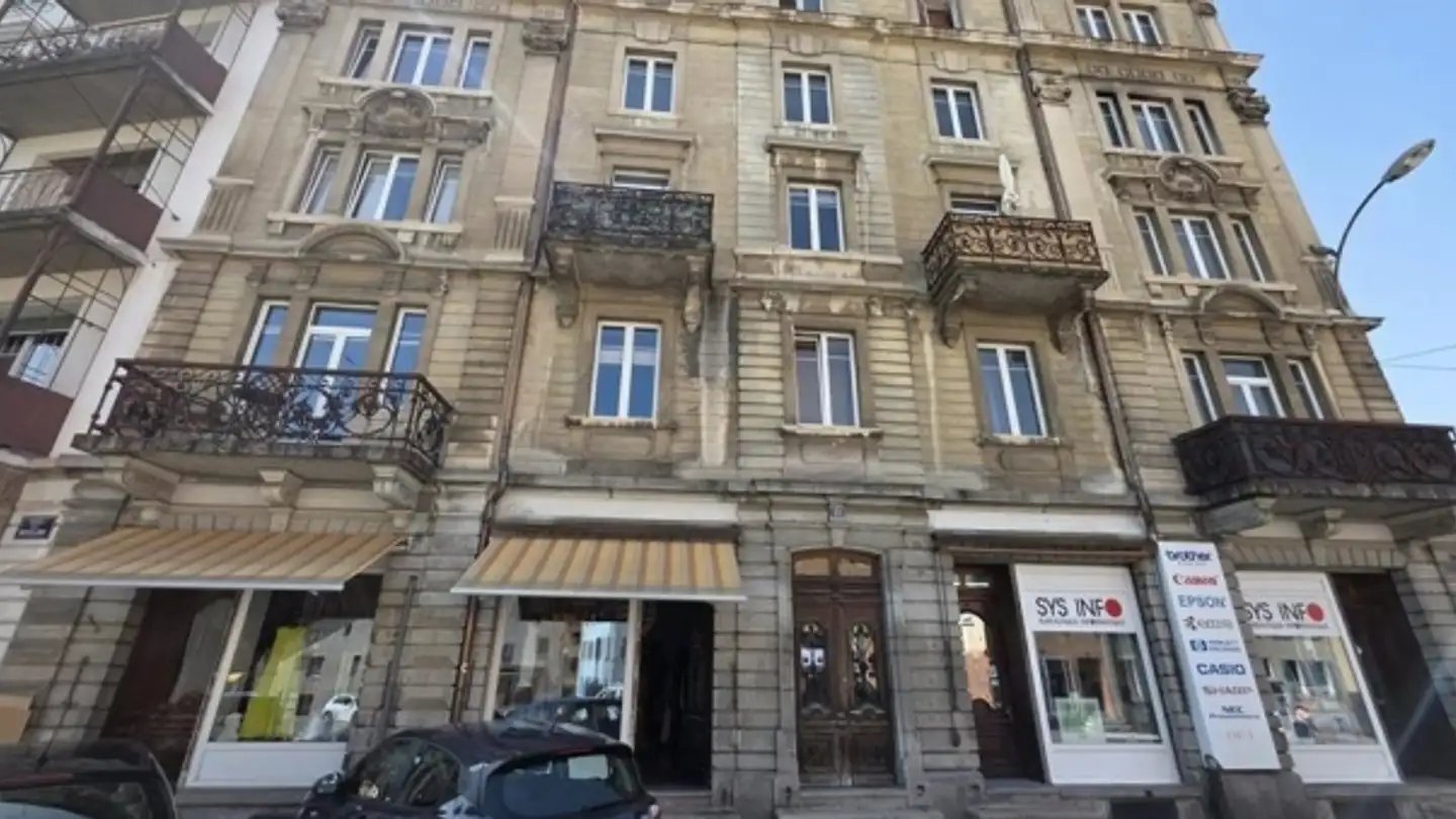 Mixed-use building for rent - Rue de la Charrière 13, 2300 La Chaux-de-Fonds