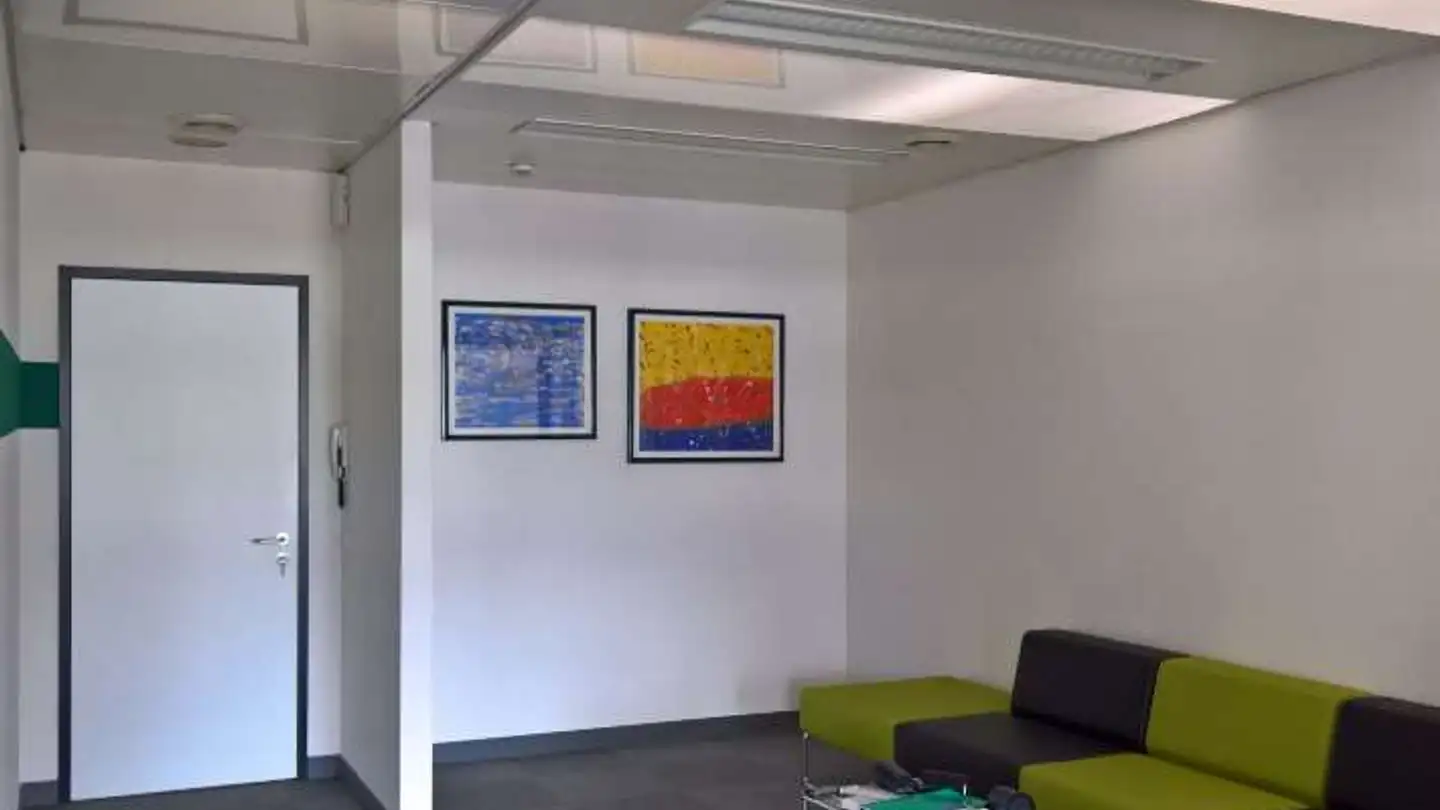 Office space for rent - Via Cantonale, 6928 Manno