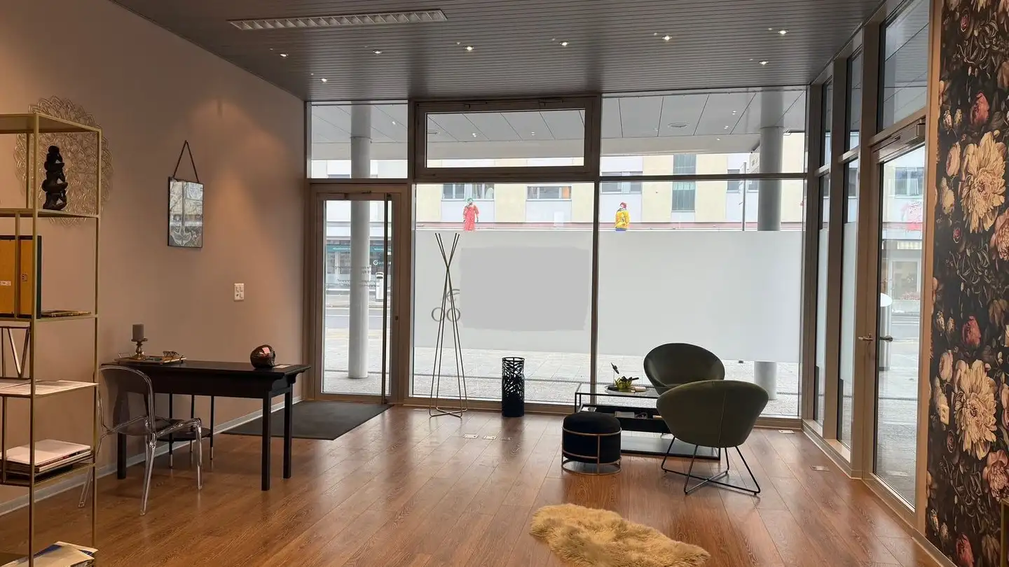 Shop for rent - Luzernerstrasse 10, 6343 Rotkreuz