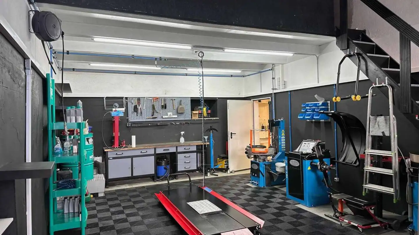 Mischgenutztes Gebäude mieten - 1148 Cuarnens