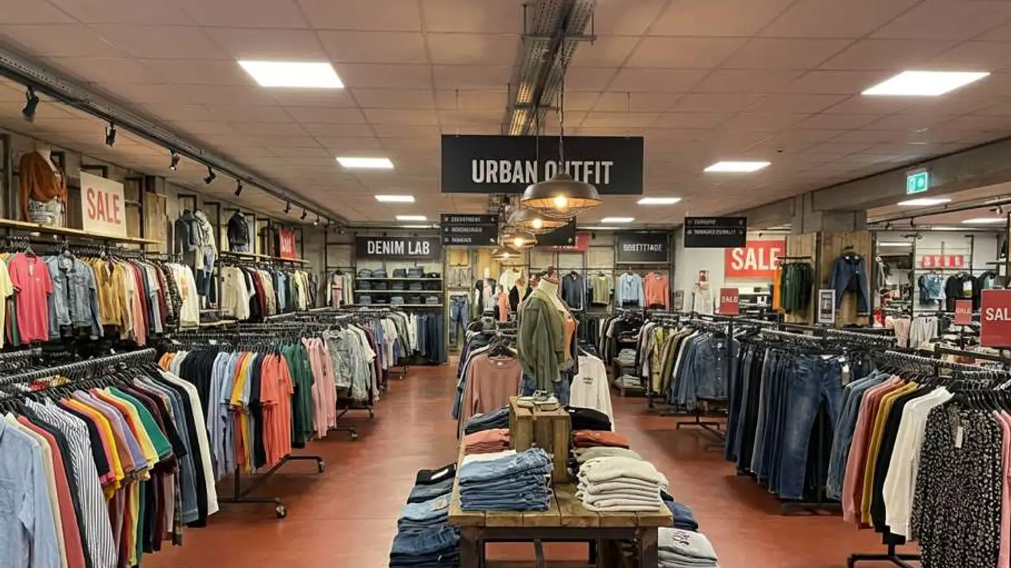 Magasin à louer - 6928 Manno