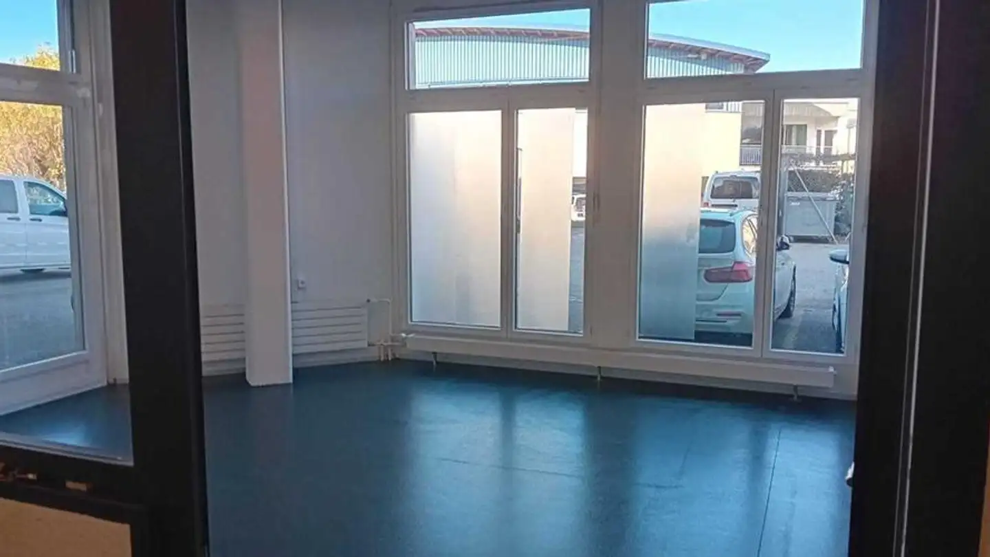 Mischgenutztes Gebäude mieten - 1030 Bussigny
