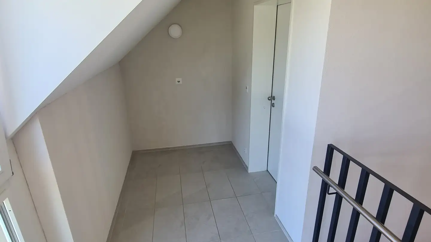 Attic flat for rent - Burgstrasse 9, 4116 Metzerlen - Photo 3