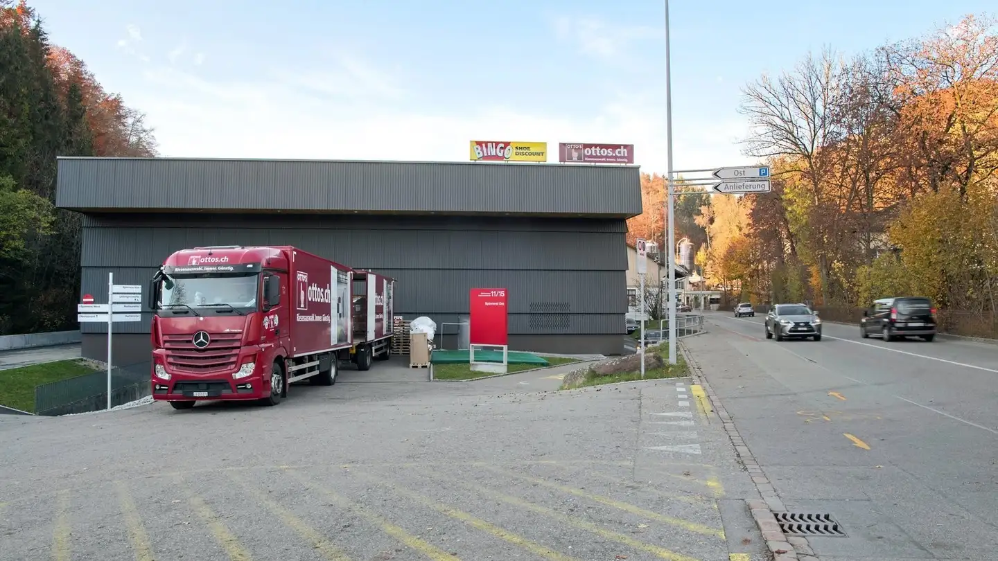 Place de parking couverte à louer - Zürichstrasse 11, 8607 Aathal-Seegräben