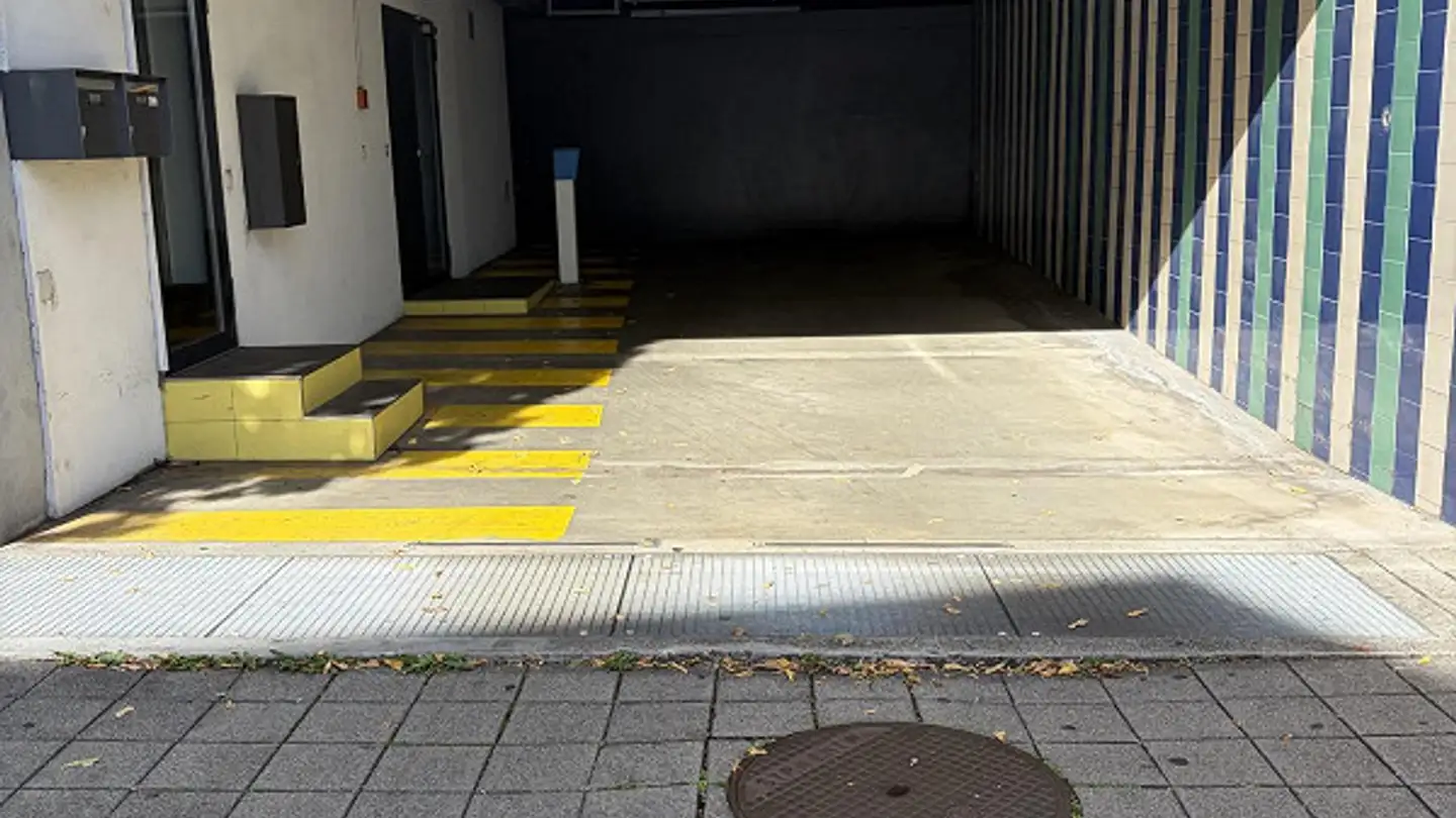 Place de parking souterraine à louer - Hauptstrasse 56, 4102 Binningen