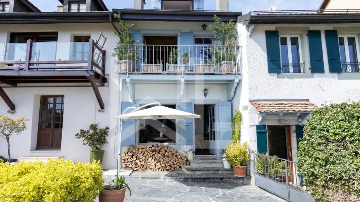 Row house for sale - 1180 Rolle