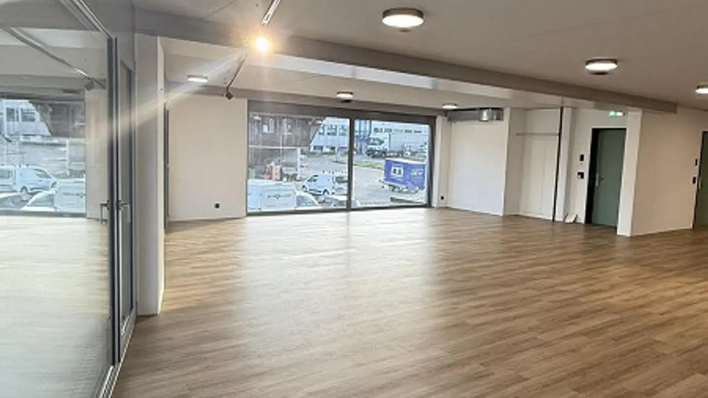 Bürofläche mieten - Industriestrasse 3, 8627 Grüningen - Foto 2