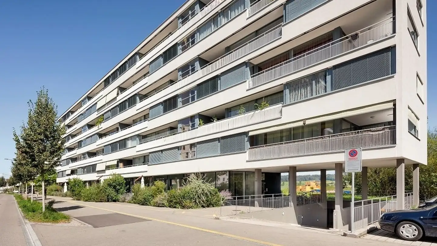 Place de parking intérieure pour moto à louer - Mühlackerstrasse 102, 8046 Zürich