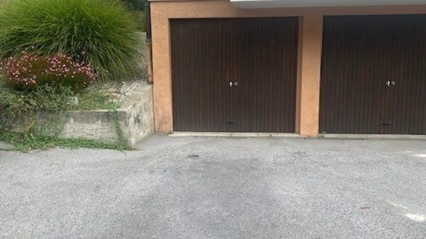 Single garage for rent - Chemin Du Vieux-Canal 8, 1950 Sion