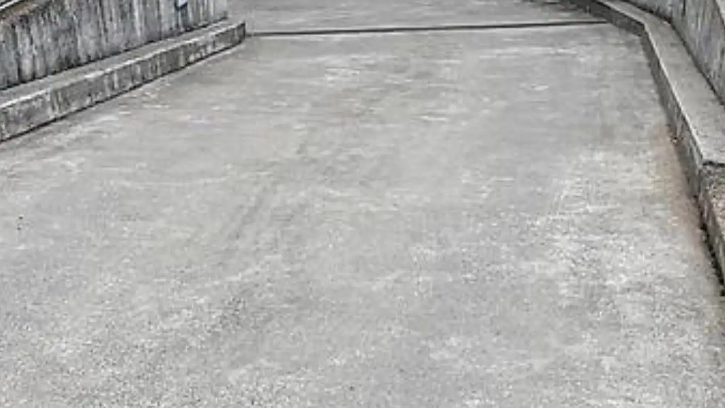 Place de parking souterraine à louer - Sonnenfeldweg, 4552 Derendingen