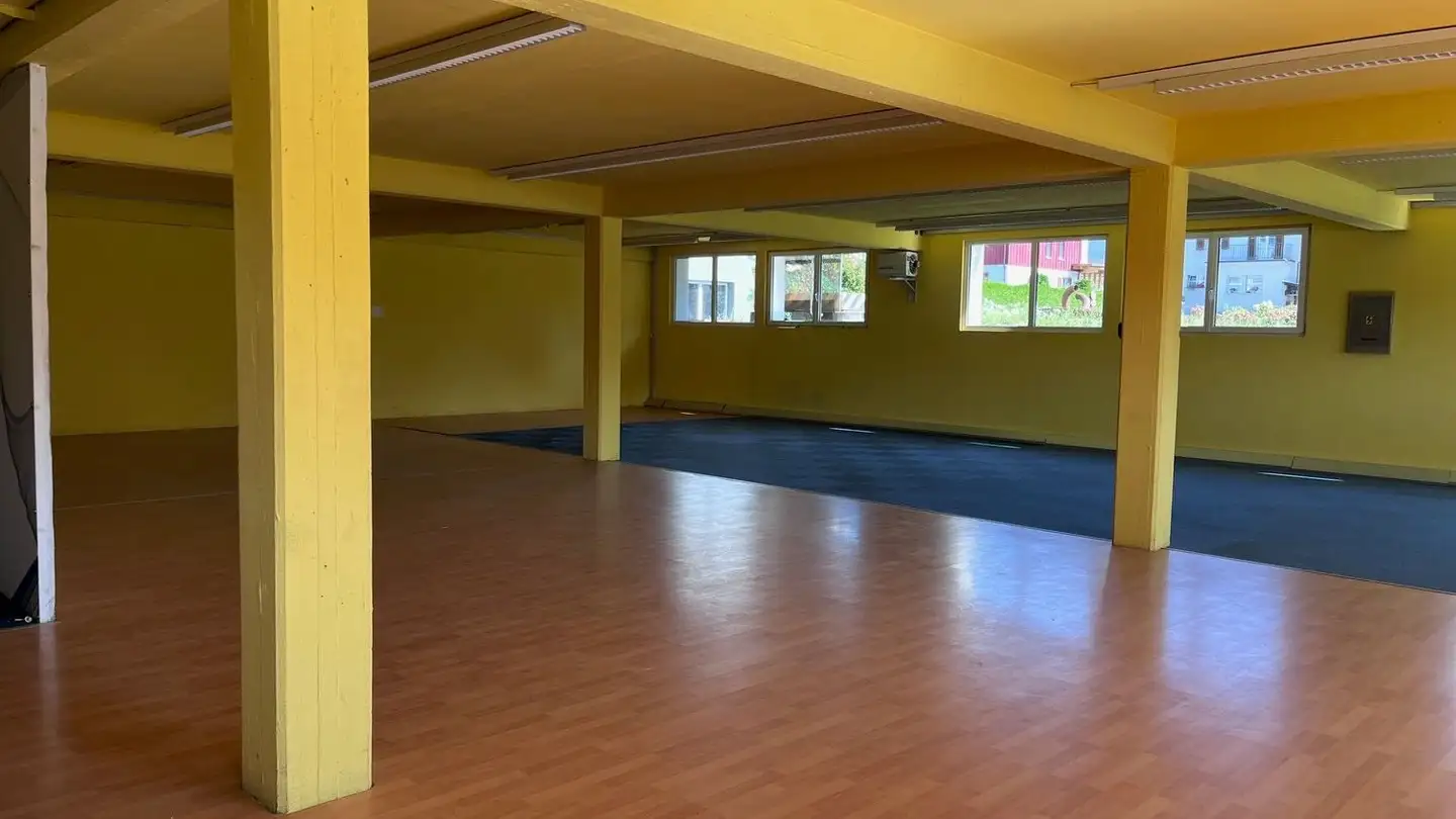 Commercial for rent - 4802 Strengelbach