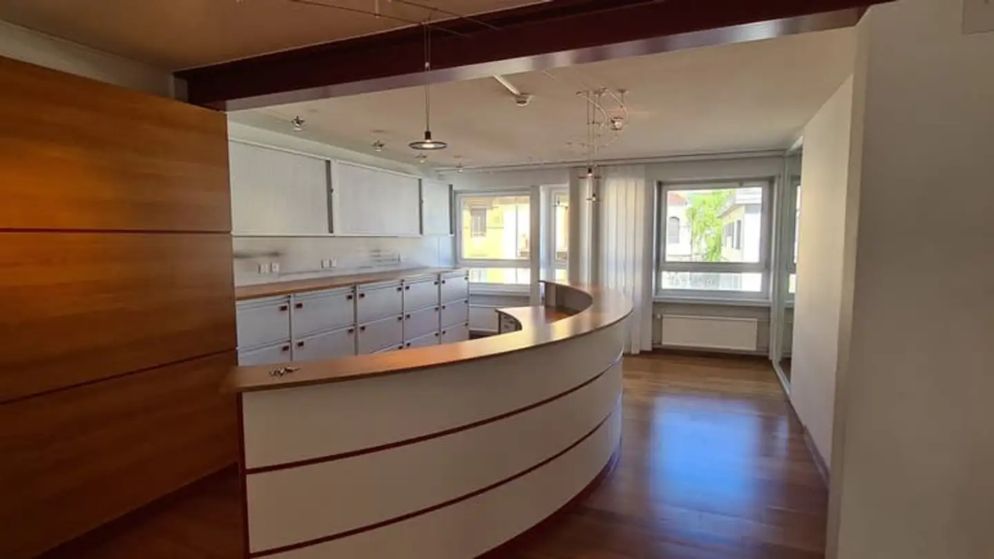 Commercial à louer - Avenue Léopold-Robert 60, 2300 La Chaux-de-Fonds
