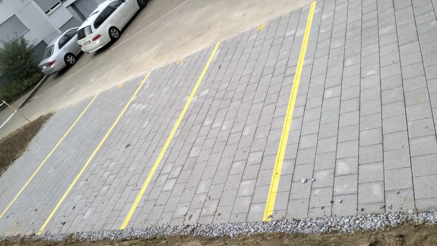 Outdoor parking space for rent - Oberriedenstrasse 30a, 5412 Gebenstorf - Photo 2