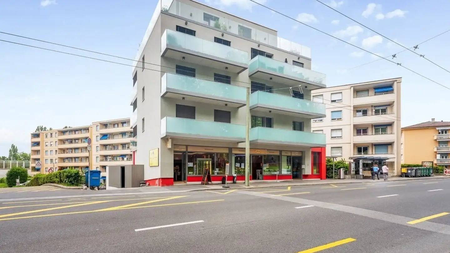 Outdoor motorbike parking space for rent - Route De Chavannes 13, 1007 Lausanne