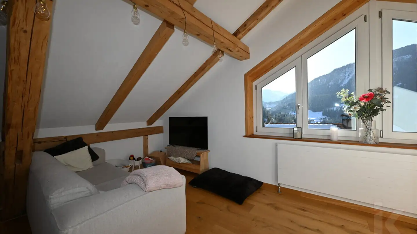 Dachgeschosswohnung kaufen - 7057 Langwies