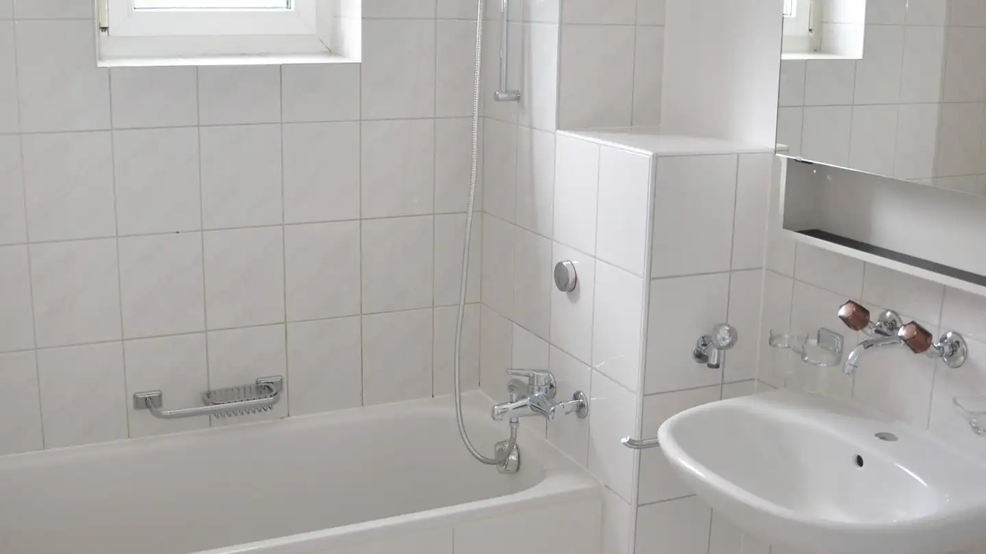 Dachgeschosswohnung mieten - Hardstrasse 1, 8212 Neuhausen am Rheinfall - Foto 3