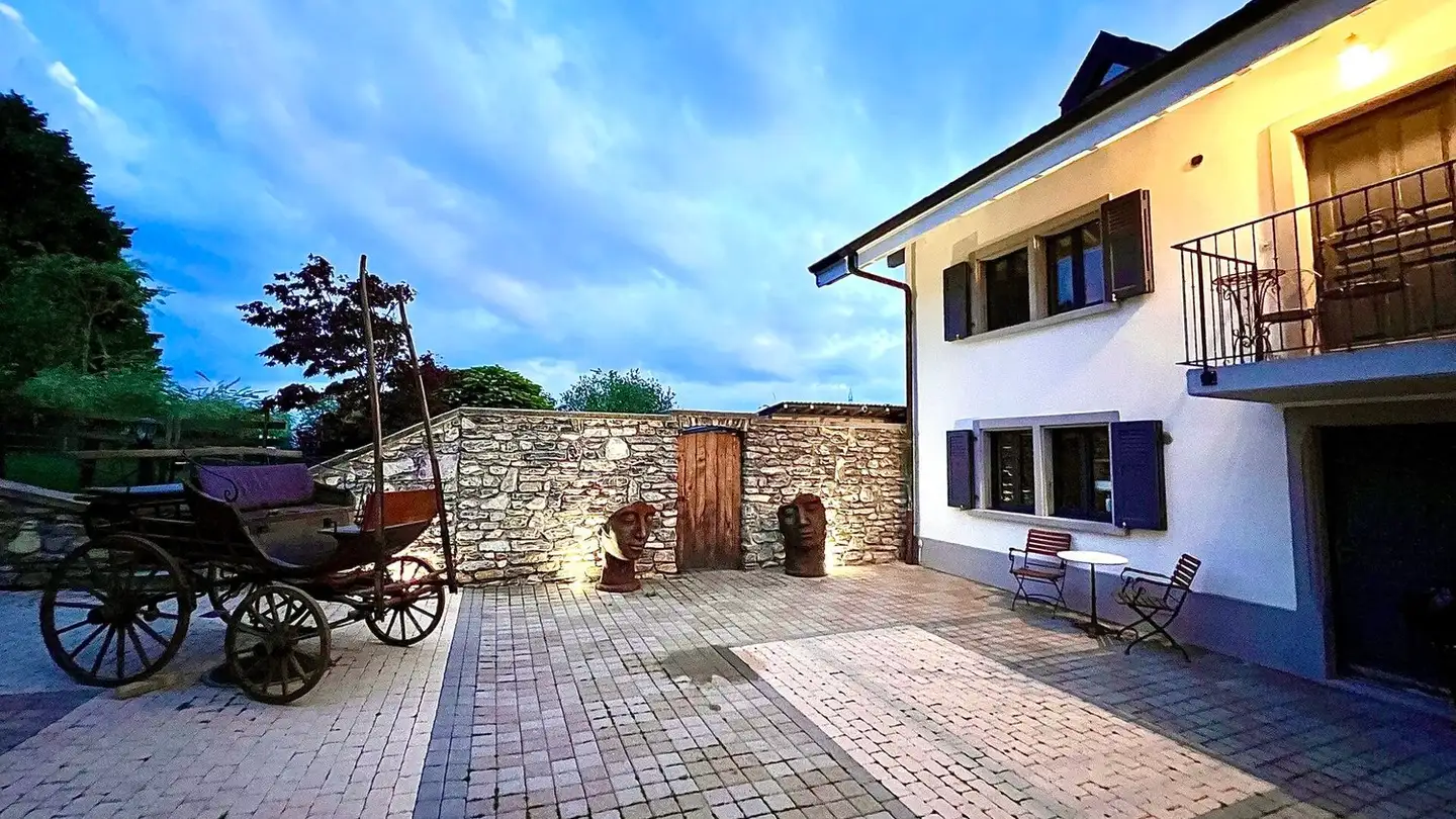 Residential building for sale - 1077 Servion