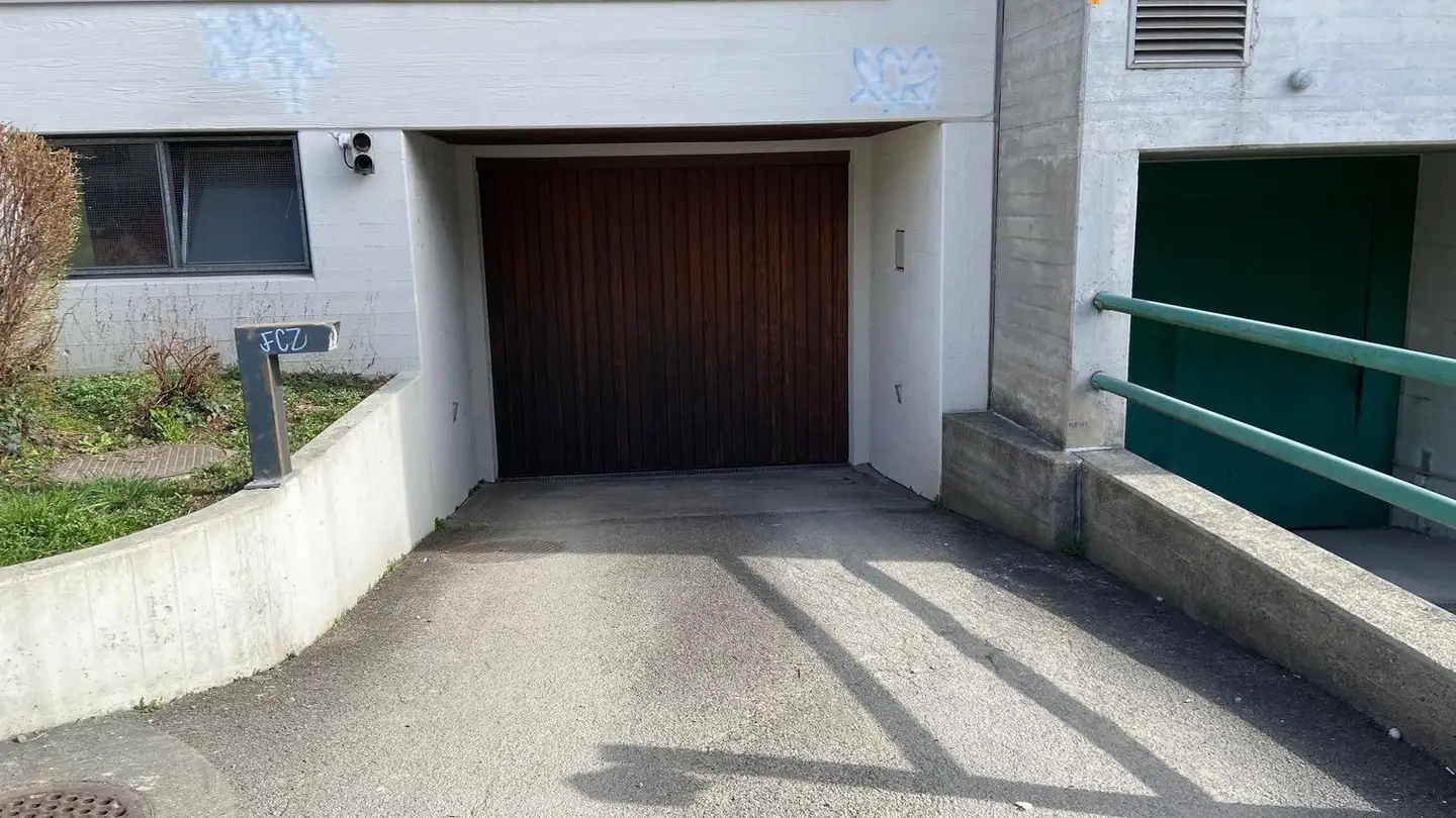 Place de parking souterraine à louer - Wieslergasse, 8049 Zürich