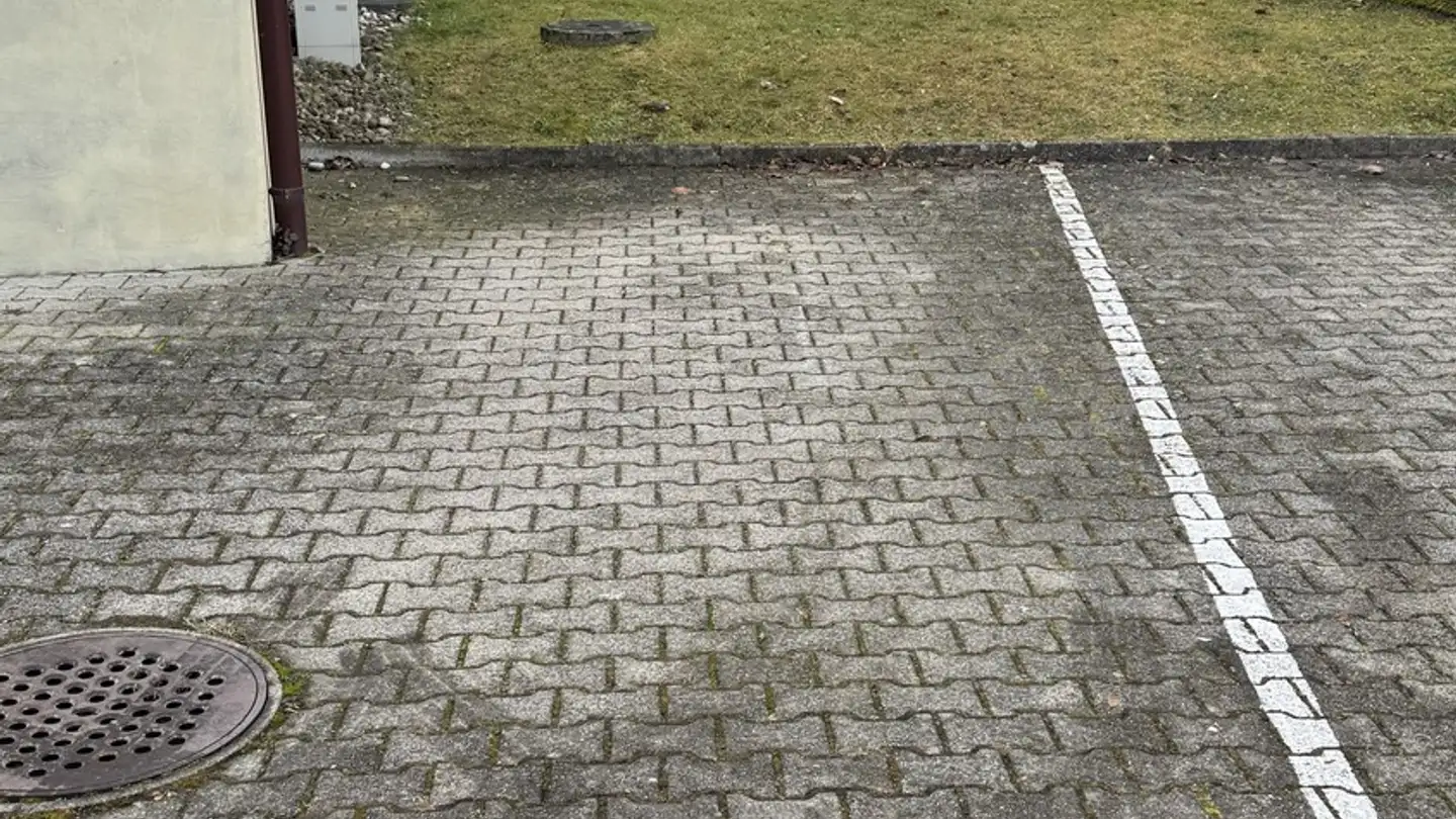 Place de parking extérieure à louer - Zentralstrasse 104, 8212 Neuhausen am Rheinfall