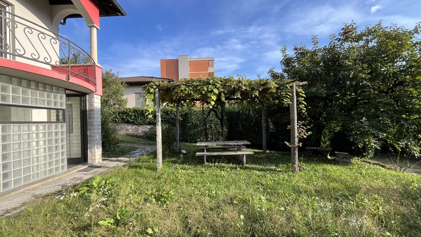 Semi-detached house for sale - 6828 Balerna